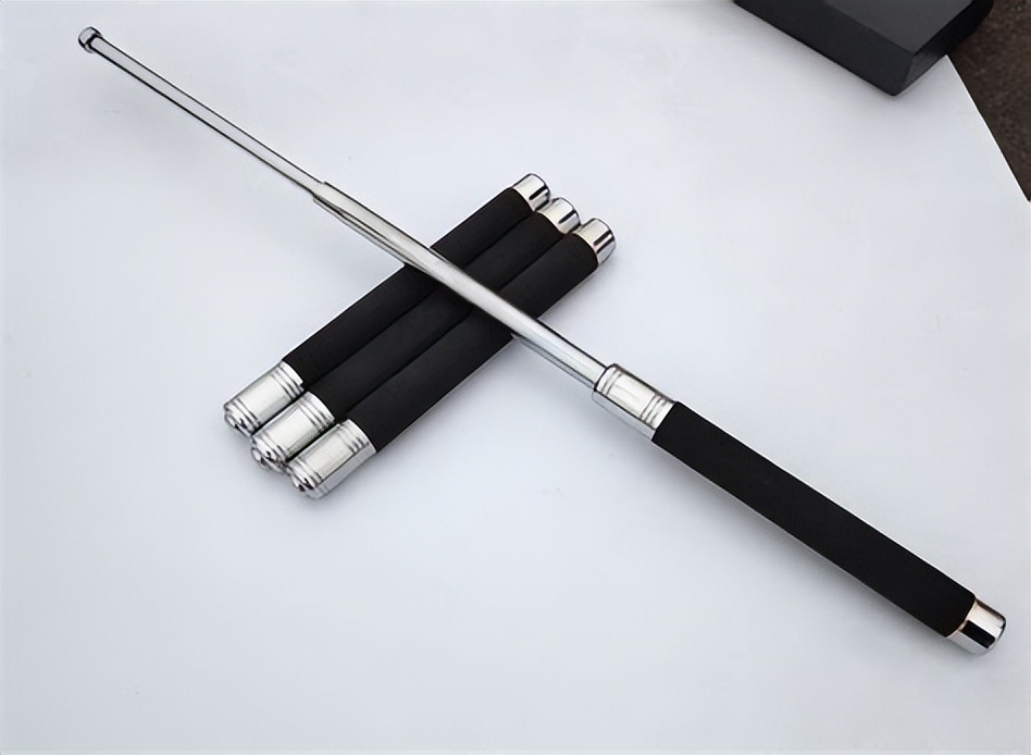 车上放什么工具防身不违法还吓人,交警车上放什么防身工具不违法