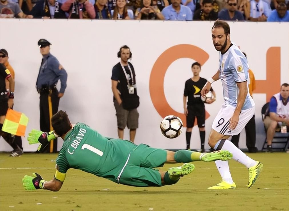 16-17欧冠皇马对马竞c罗带帽,17年欧冠皇马对马竞首回合