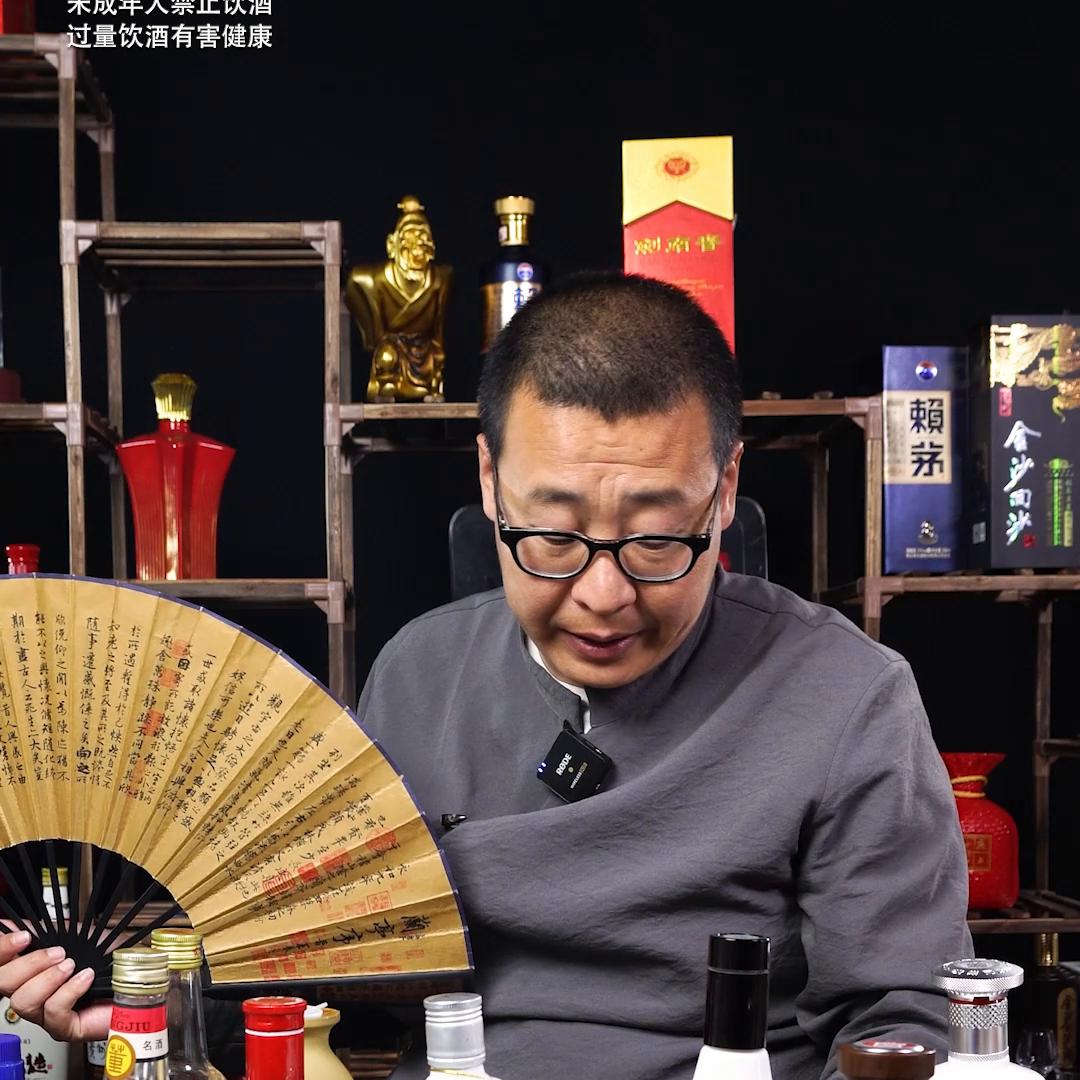 黄果树中国蓝跟1988哪个好喝,黄果树1988与黄果树1952区别