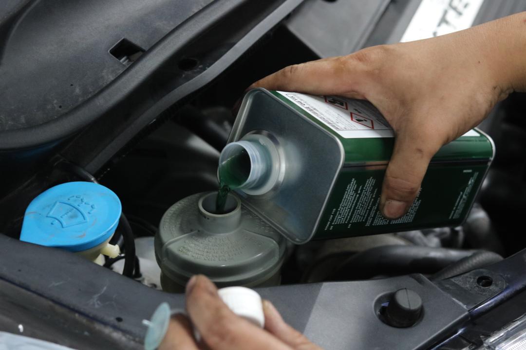 老款艾力绅二手车修复,老车翻新艾力绅