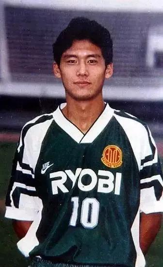 甲A十年共打进4164球，大连队进453球，全兴队329球，其余球队呢