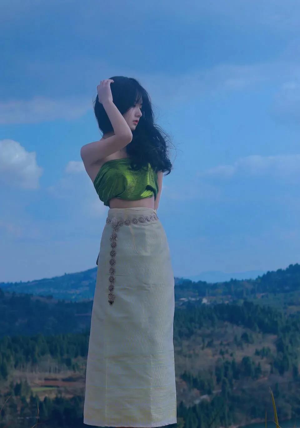 泳装比基尼长腿美女，*袜丝**街拍秀，艺术街拍