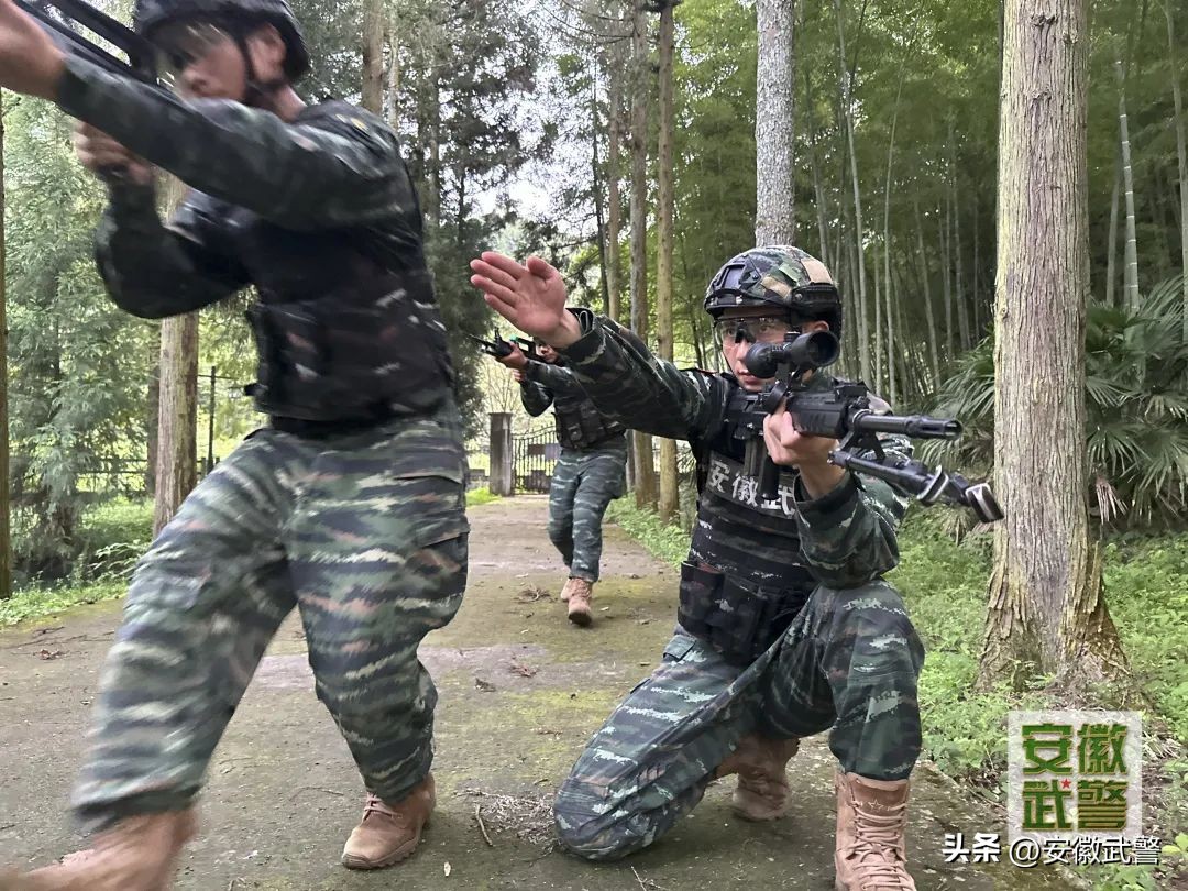 喜报！*警武**安徽总队冯龙飞荣获*警武**部队“优秀警士”