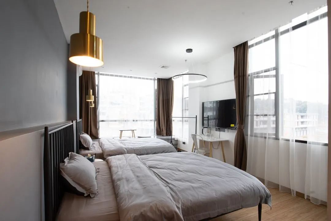 閲戠涔嬬害,閲戠鍗佹湀鍥藉簡涓鍋囨湡浣忓鏀荤暐