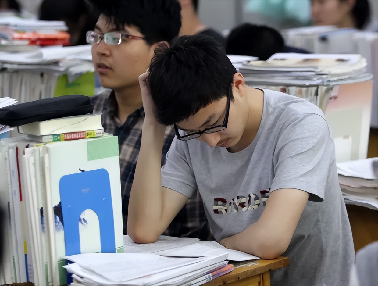 单招和统招上大专的区别,大专单招和统招的区别有哪些