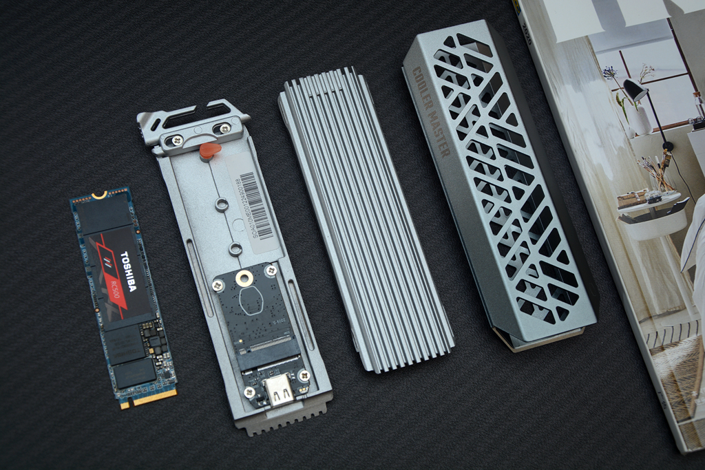 颜值与速度并存，免工具安装，酷冷至尊神钥AirM.2NVME硬盘盒开箱