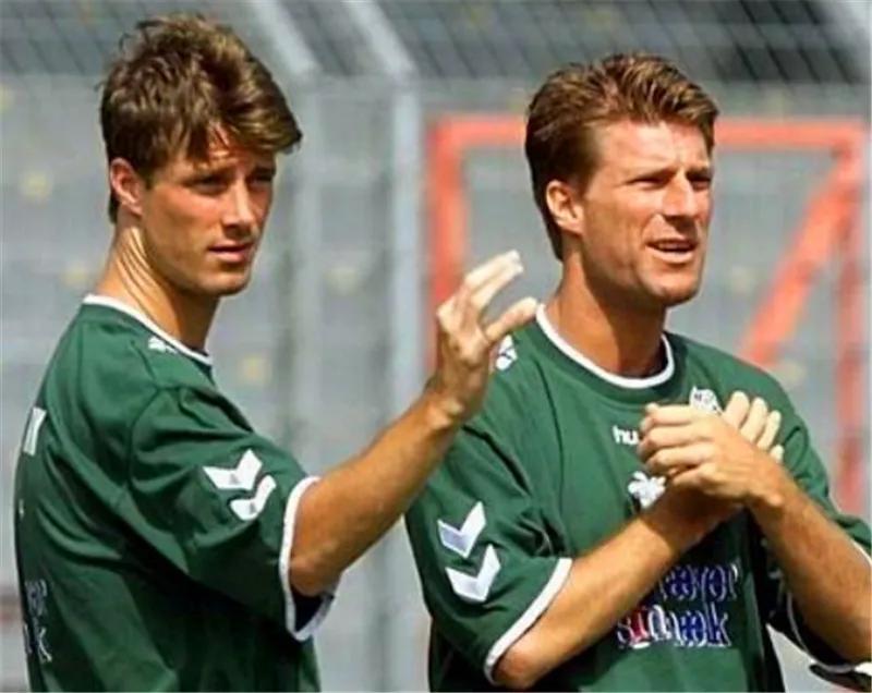 荷甲冠军阿贾克斯欧冠赛场,阿贾克斯获得荷甲冠军