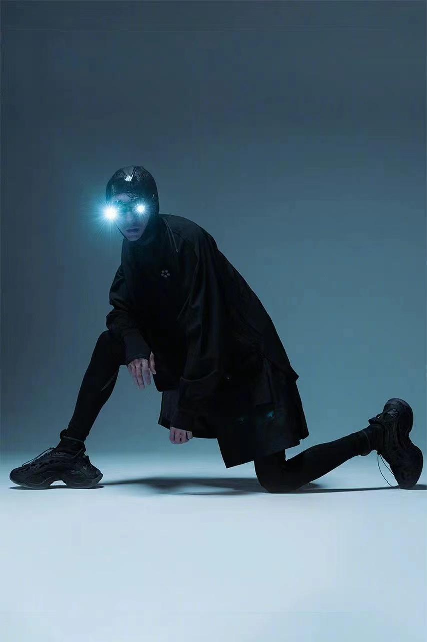 阿迪黑白水母鞋,阿迪达斯夜光水母