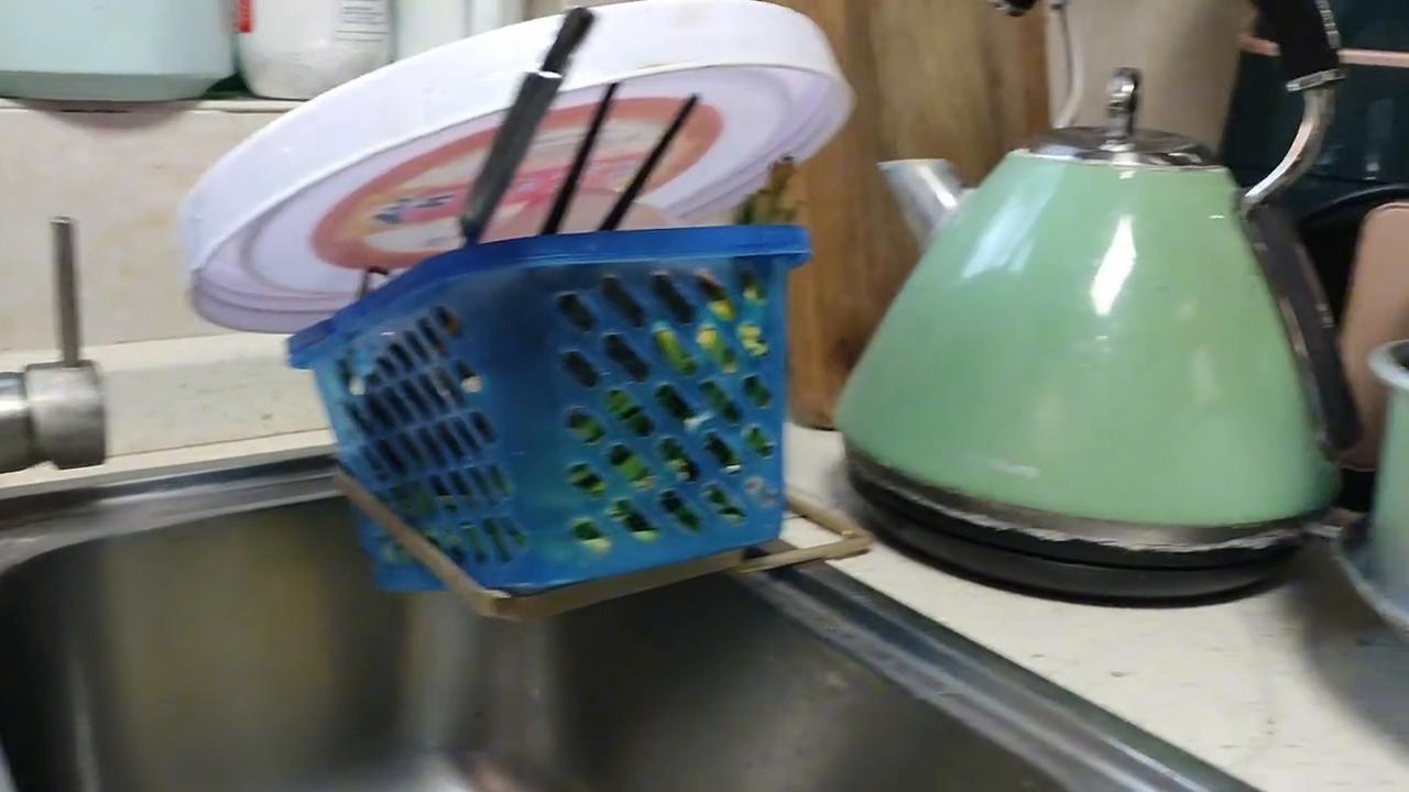 淮安华德力换厨房水龙头,厨房下水管改一下!