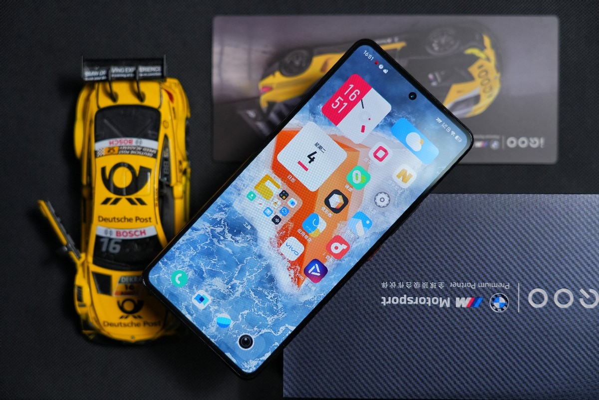 「科技头条」iQOO*评9**测：最适合吃鸡打王者的旗舰手机，没有之一