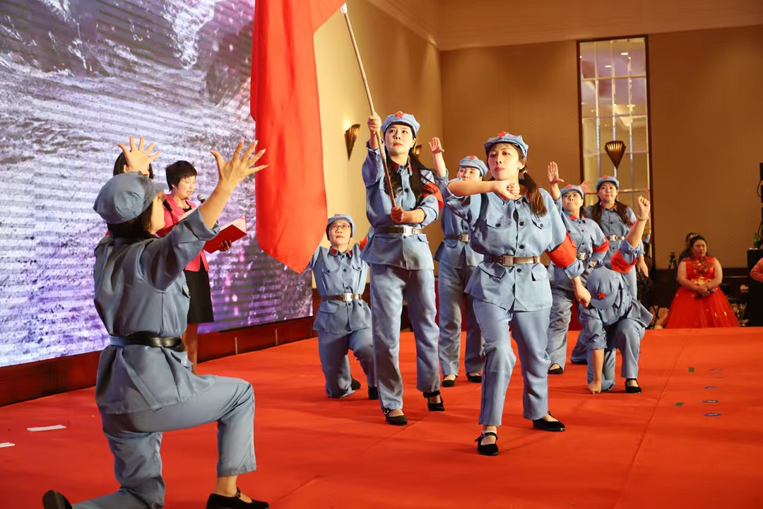 巾帼商会企业家,巾帼展风采情暖半边天