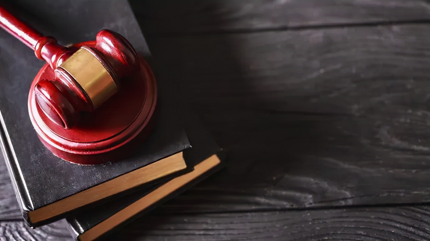 他坐牢27年后，被无罪释放，获赔496万元，如今55岁，又结婚了