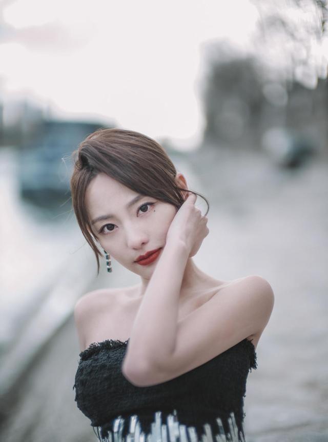 结婚8年生两子却未办婚礼，起底张嘉倪与买超的“婚变始末”