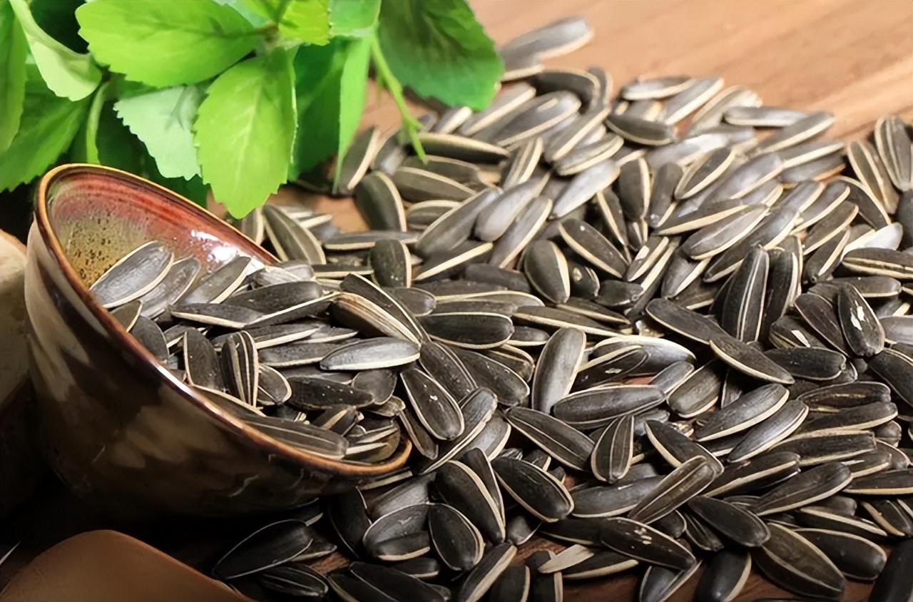 减肥不能碰“瓜子”吗？坦白说：不想腹部长赘肉，6种主食要忌口