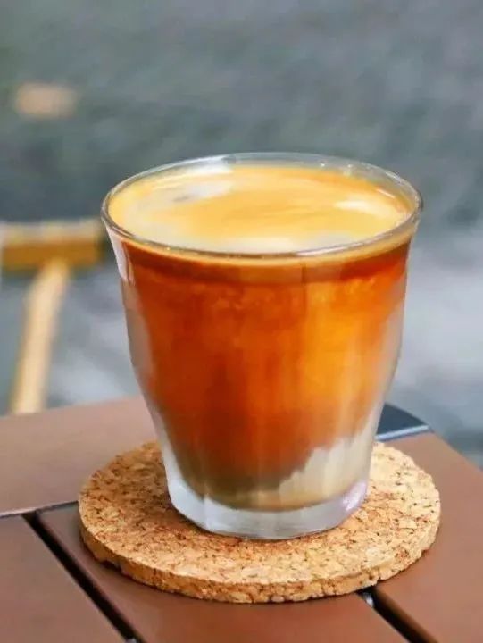 12条时髦老街，长满晒太阳的成都人