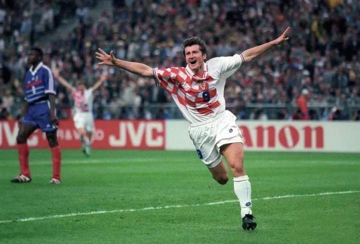 童年球星,达沃苏克左脚图片