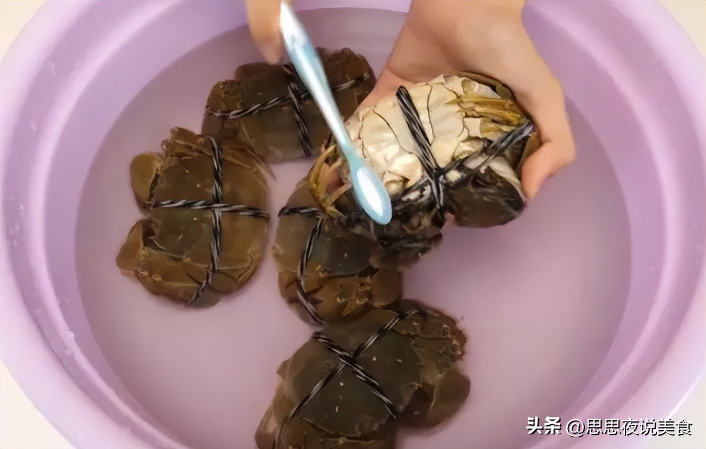 蒸螃蟹的正确方法凉水还是开水蒸,蒸螃蟹的技巧蒸几分钟