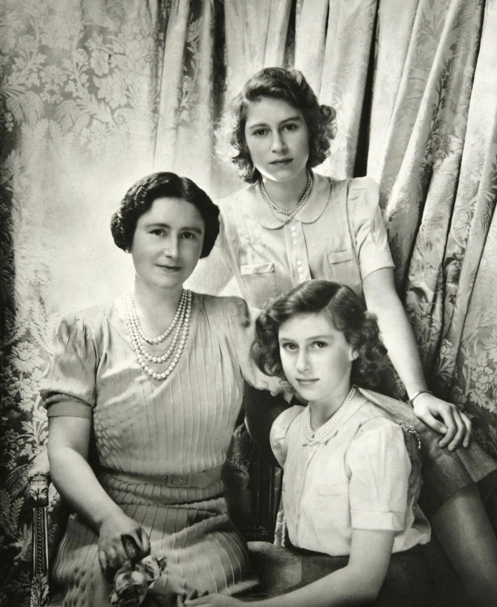 英女王棺椁下葬,英女王葬礼为什么停尸十天