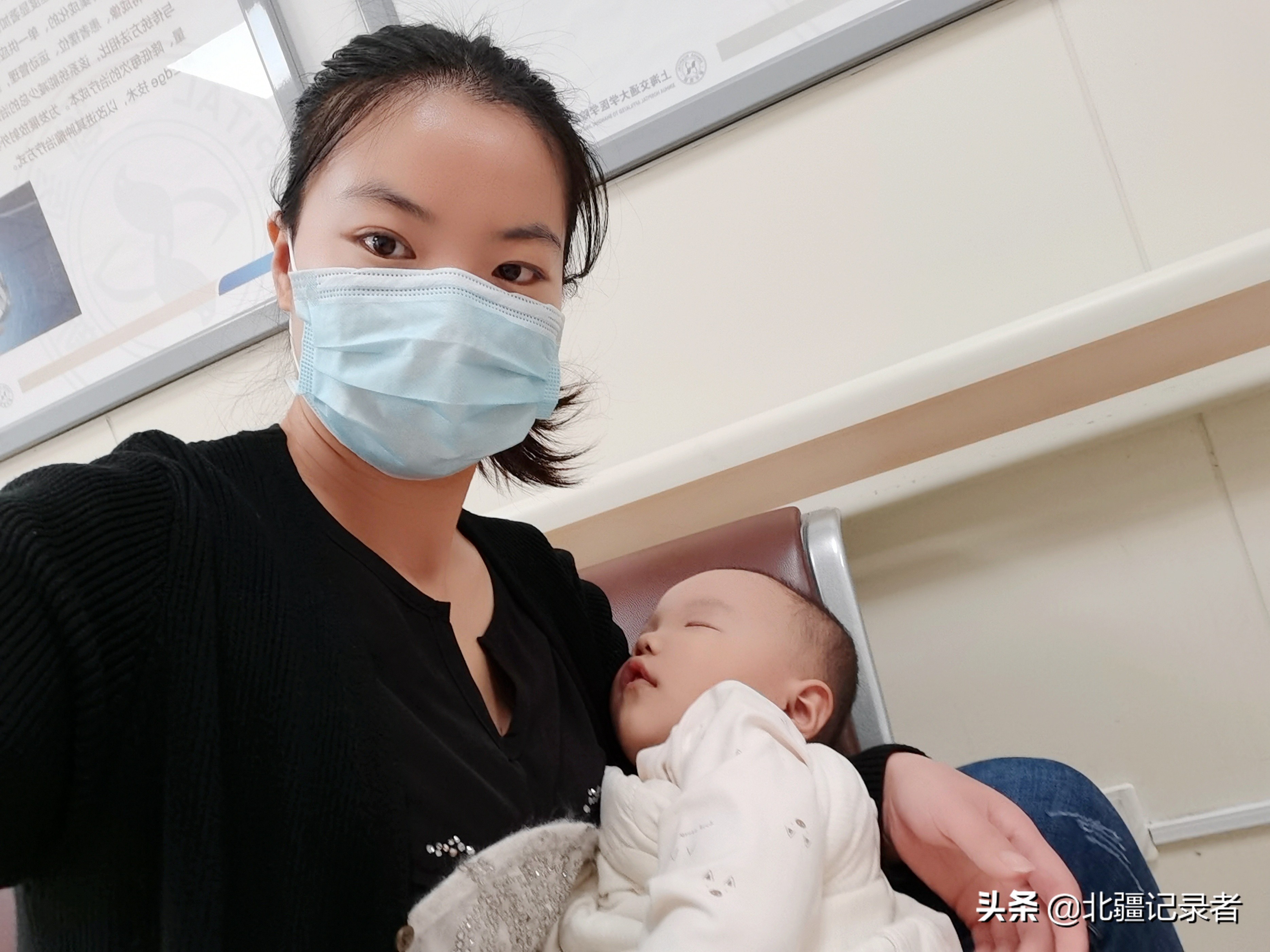 呆萌可爱的小女婴,一岁女婴可爱