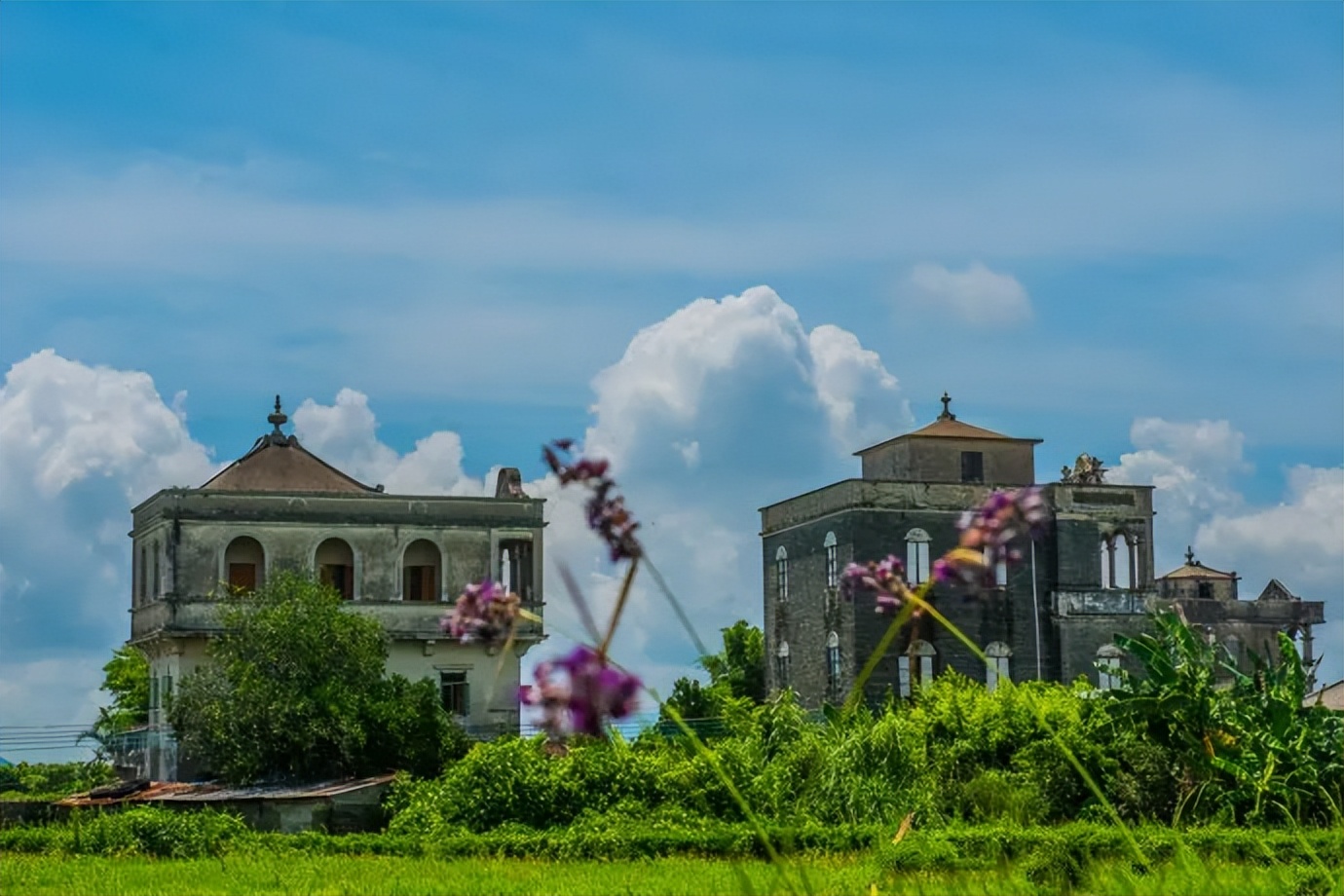 看完浮月村洋楼又去开平看碉楼,浮月村碉楼和梅家大院