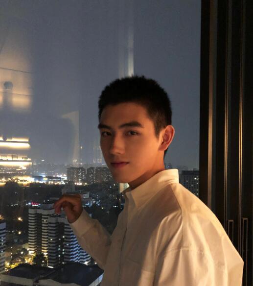 陈飞宇一家视频,陈飞宇的别墅