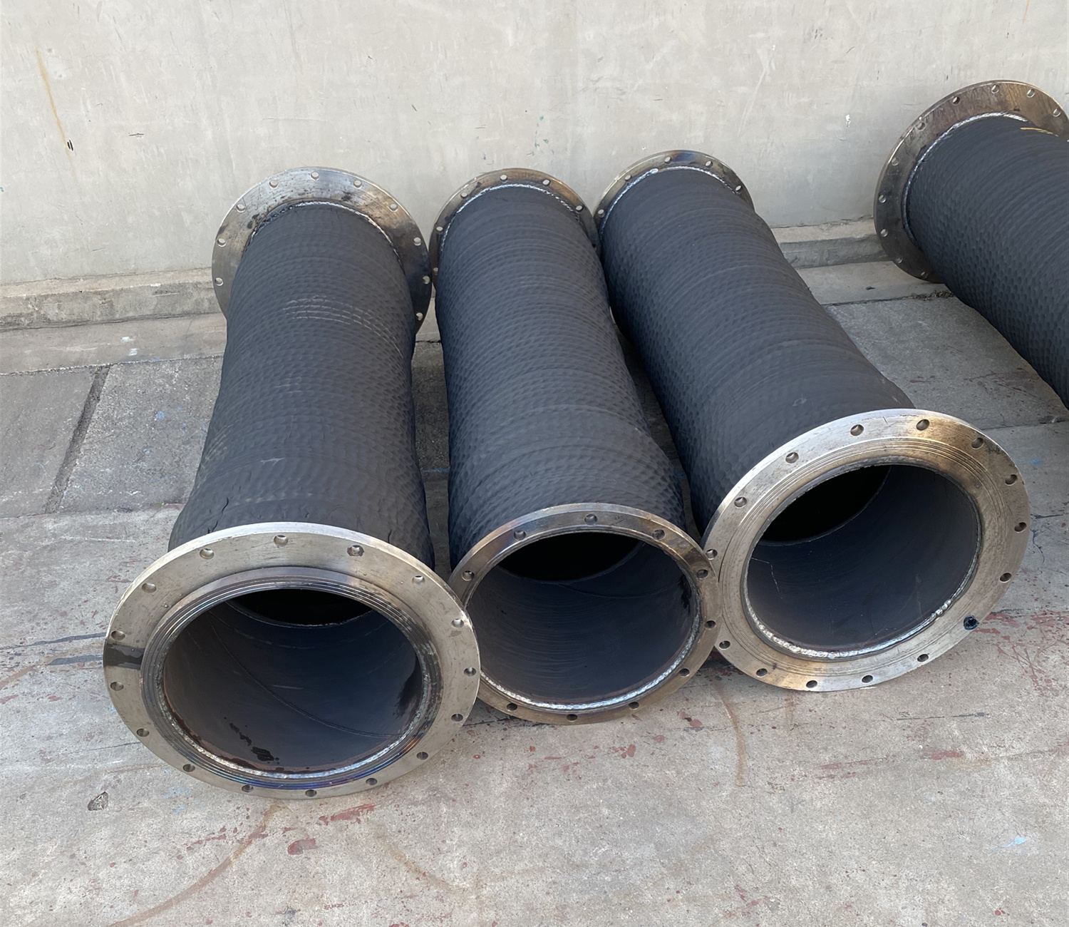 解答一些大口径胶管的问题,穿插讲一下采购大口径胶管的注意事项