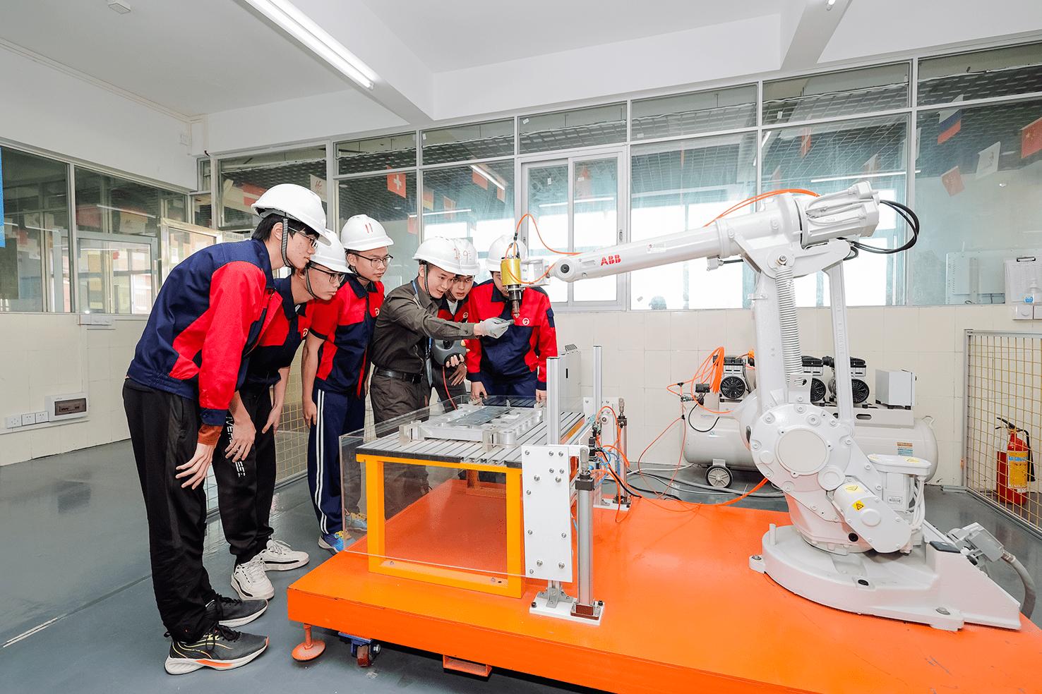 构建高质量技工教育体系,锚定高质量发展之路勇毅前行