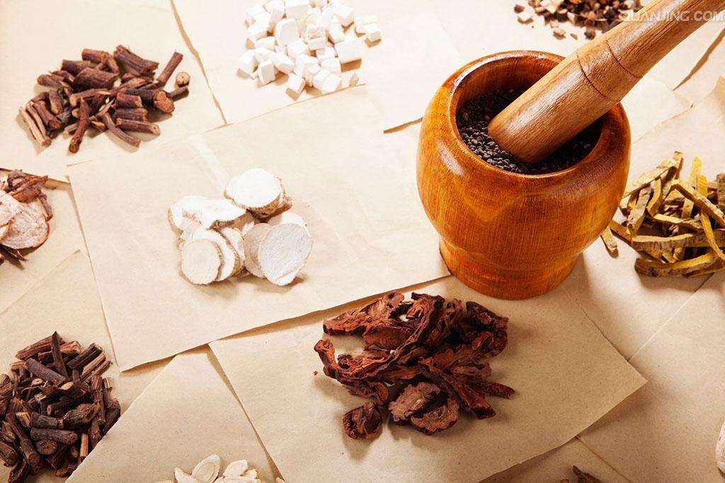 强直性脊柱炎健康科普,强直性脊柱炎用中医好还是西医好