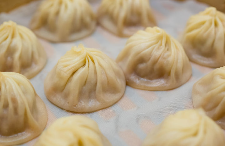 平胸怀孕后胸部也没怎么变大,平胸怀孕后怎么不让胸缩水