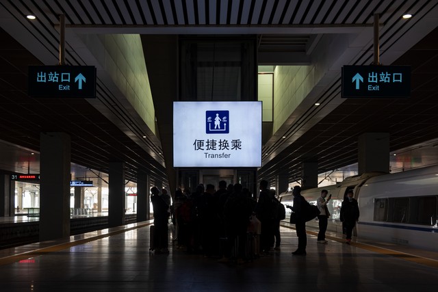 火车无座票到火车站能买吗,火车票买不到座票怎么办