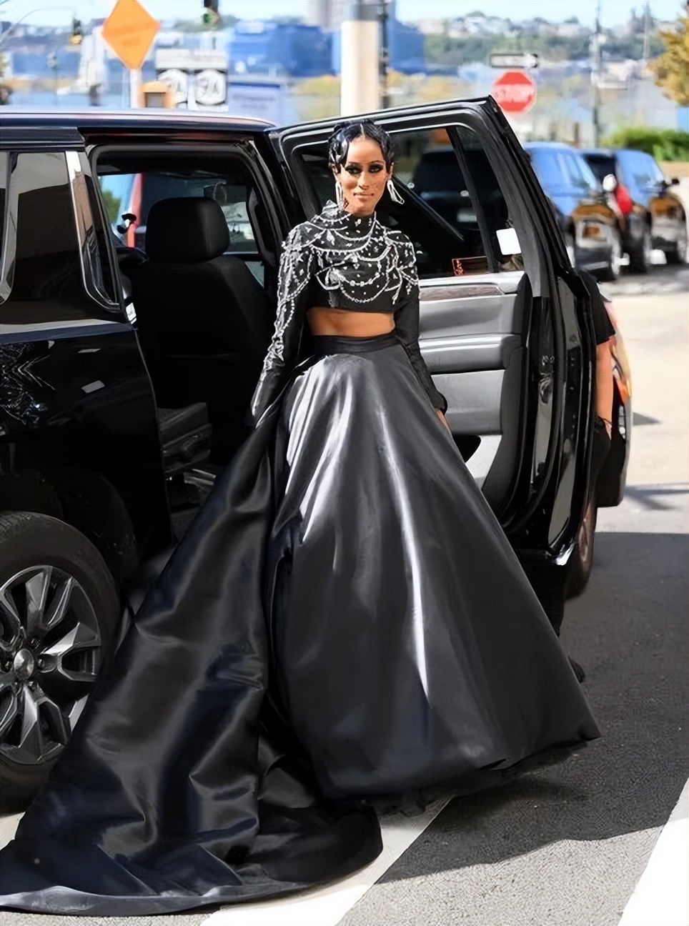 碧昂丝演唱会几个小时,碧昂丝一场演唱会1亿美元