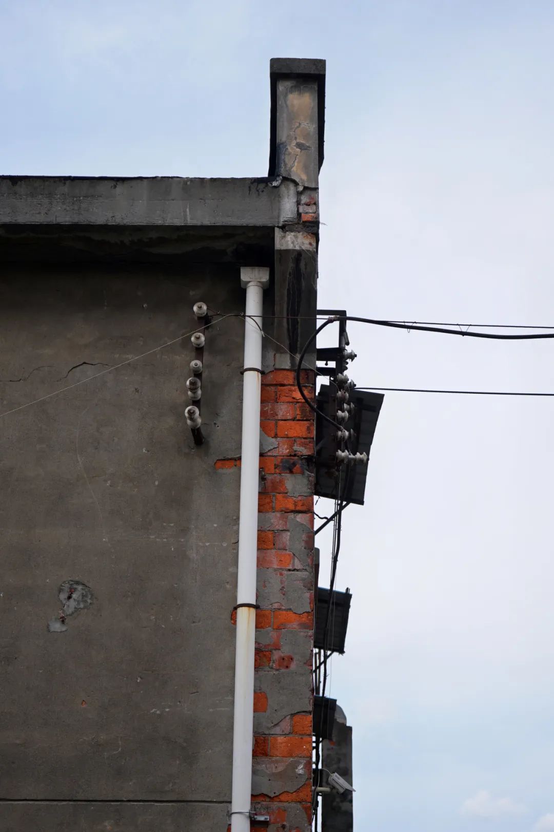 穿越五块石的百米窄巷，打开铁半城的光