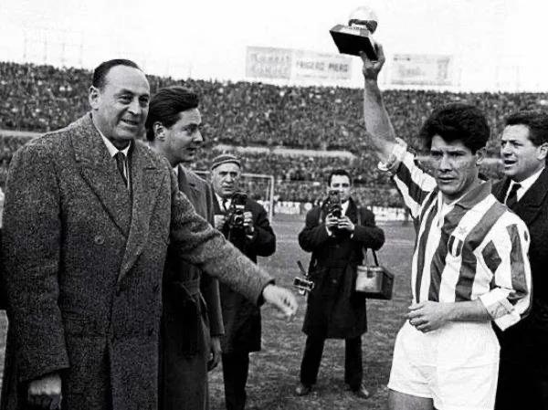 贝利能获得几次金球奖,如果贝利能拿金球奖能拿几个