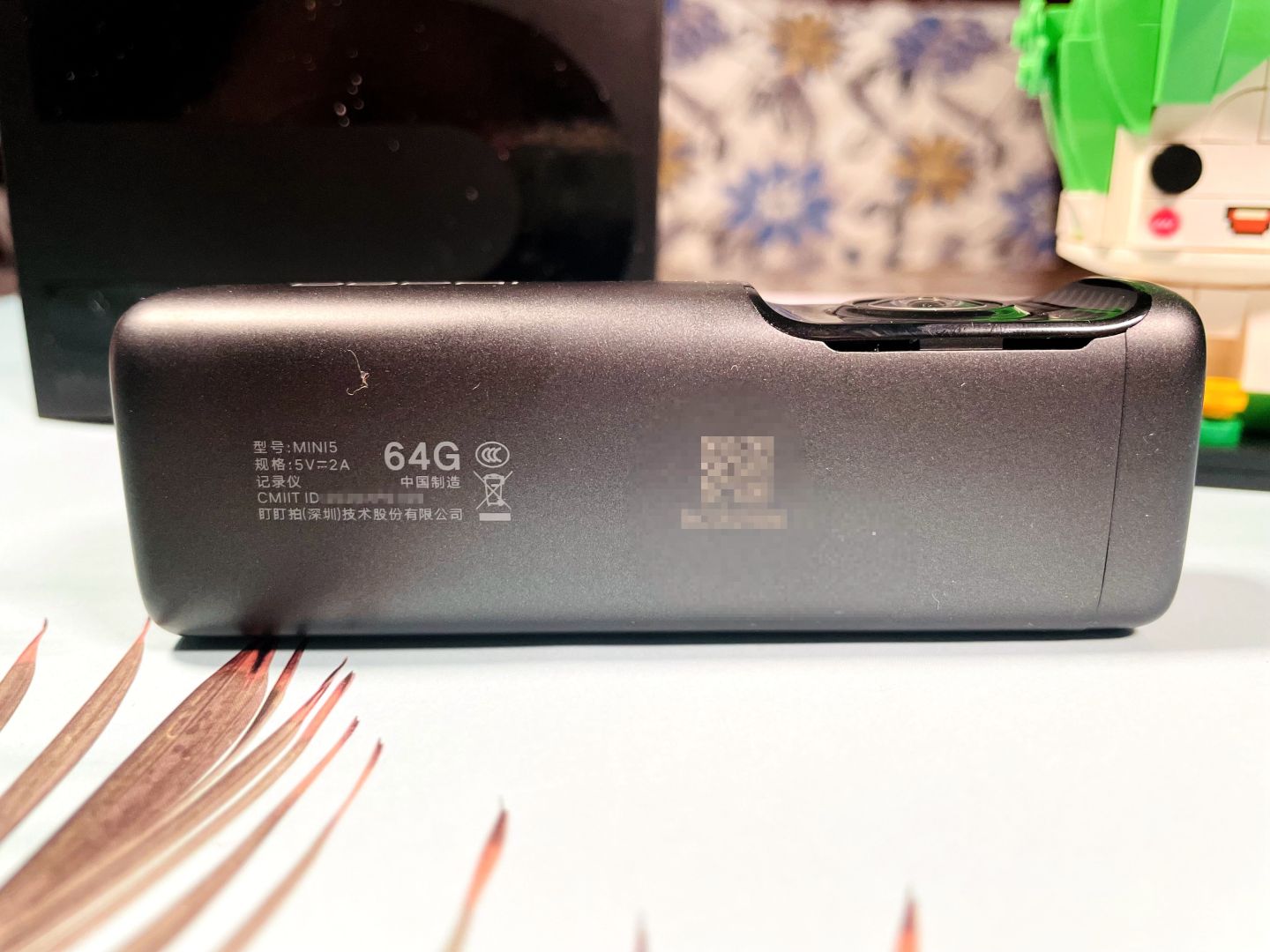 360g900和海康威视c8夜间行车对比,海康威视与360行车记录仪哪个更好