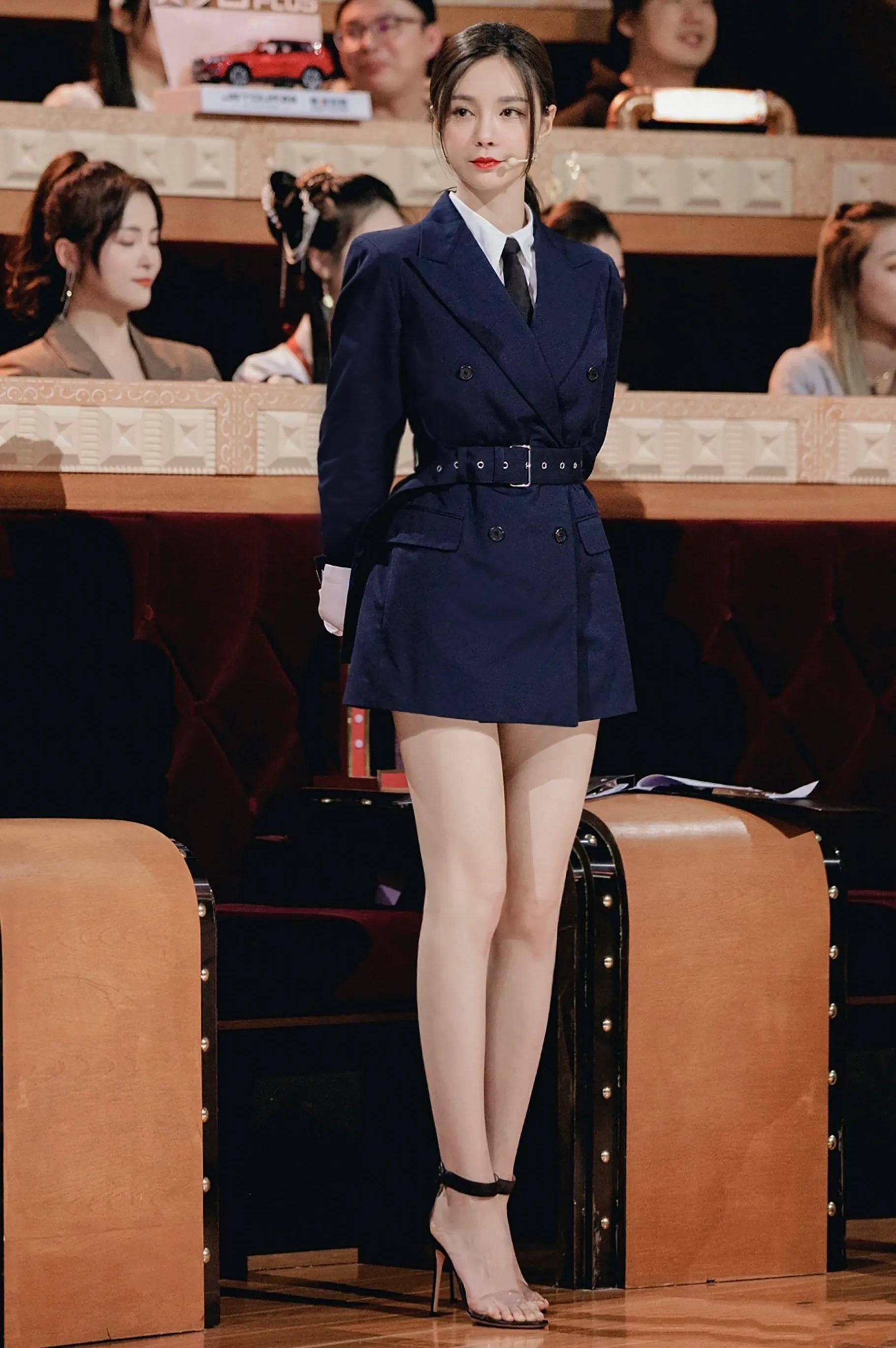 沈梦辰火星情报局高跟鞋,我们都爱笑沈梦辰高跟鞋