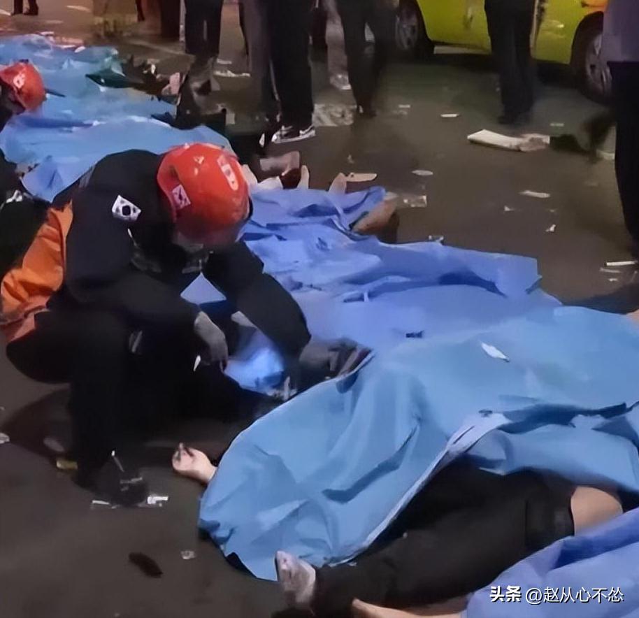 韩国梨泰院万圣节“百鬼夜行”,人挤人当场闷死,现场如人间炼狱