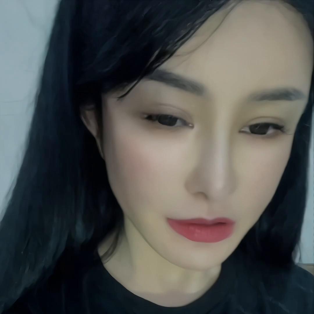 用了抗衰护肤品冒痘,抗衰老护肤品用了长痘痘