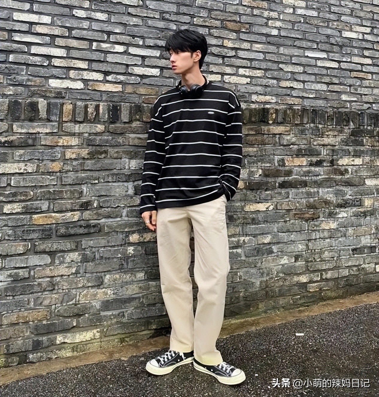 男人过了30岁就别穿衬衫,男人怎么穿t恤配修身牛仔裤