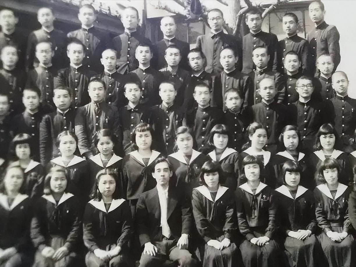 日本学生制服历史,论日本的制服文化