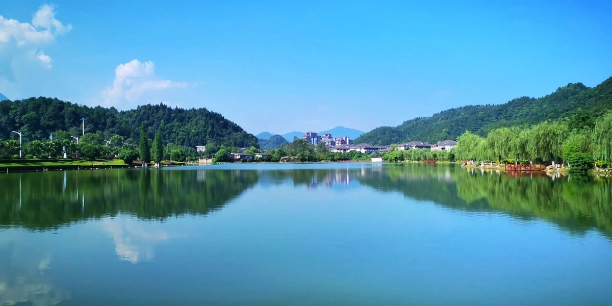 江西一小山村只一个人居住,江西适合老年人旅游的小镇