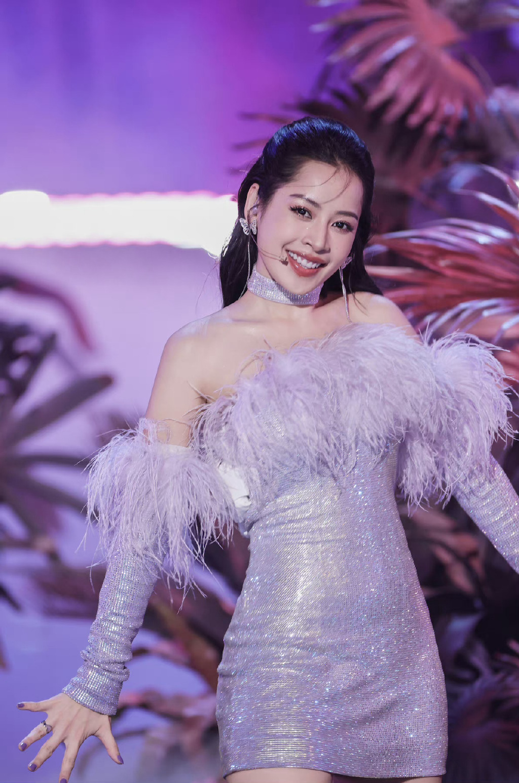 越南版“杨幂”—浪姐4选手芝芙，性感又甜美的穿搭技巧