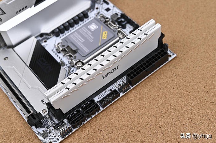 七彩虹主板b760和影驰760,七彩虹b760冰霜对比影驰b760