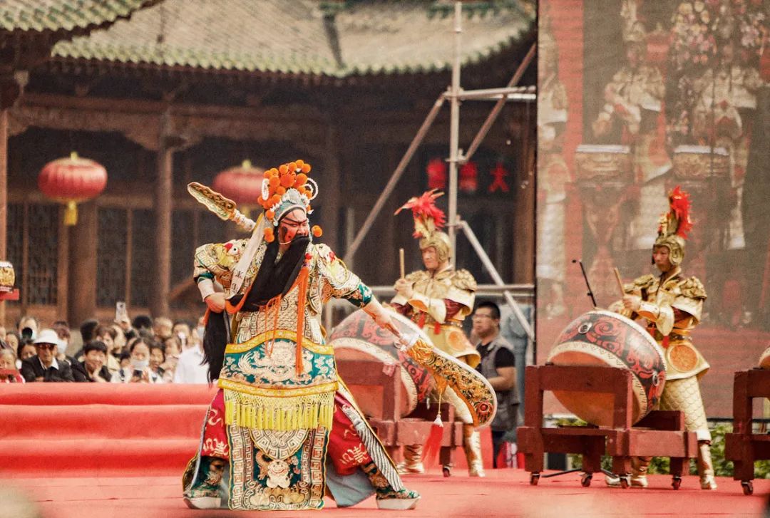 拜关公去关帝庙还是家庙,拜关公需要哪个方向都拜一下吗