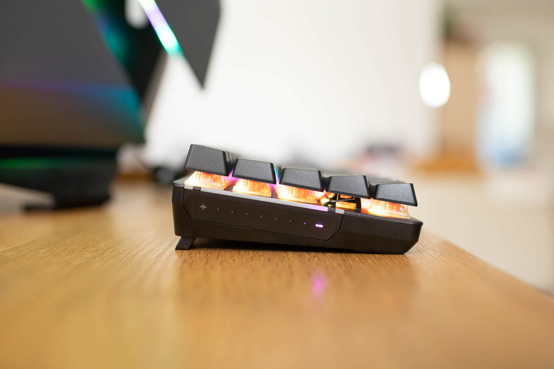 23.8英寸显示器桌面效果,桌面1.3米扩展显示器