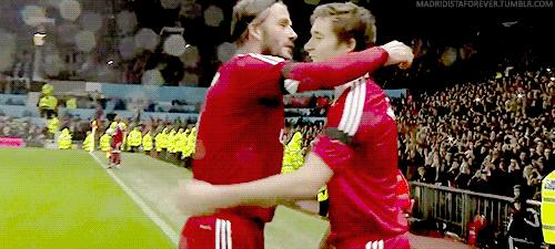 小贝儿子转行厨师被狂嘲！花60万请人炸鱼，网友怒骂关系户