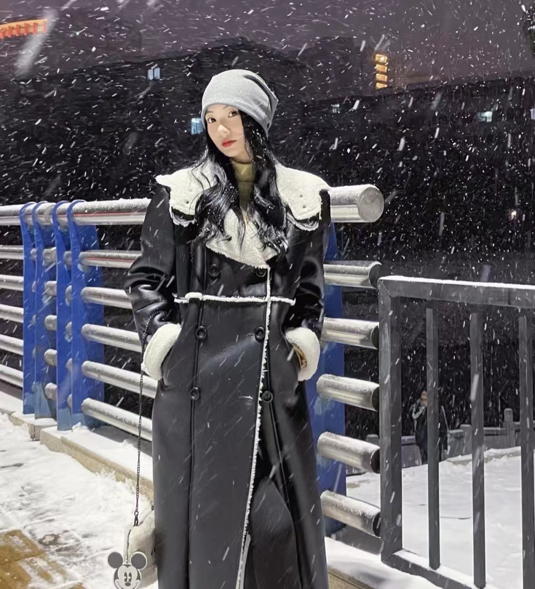 2018外套里面穿这3件内搭时髦保暖,冬天暖和又时尚的外套推荐