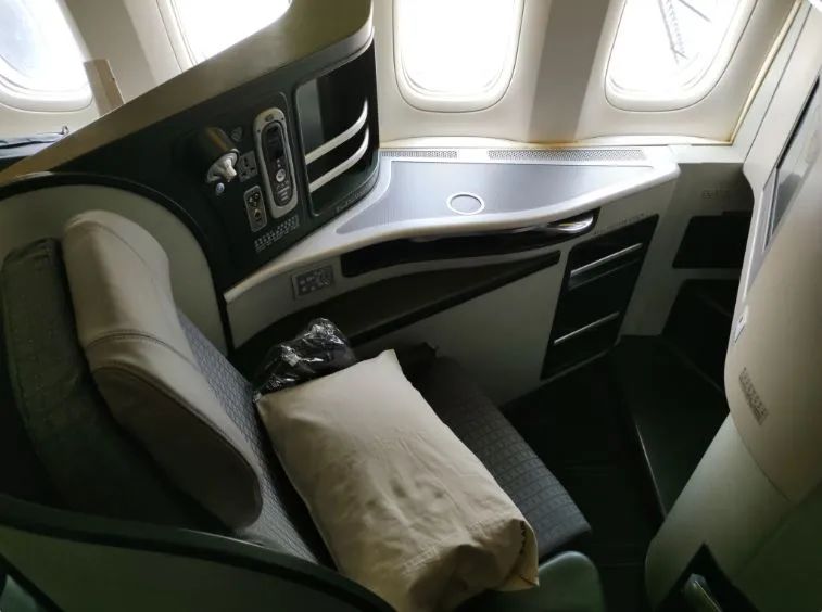 长荣航空体验,长荣航空evaair皇玺桂冠舱