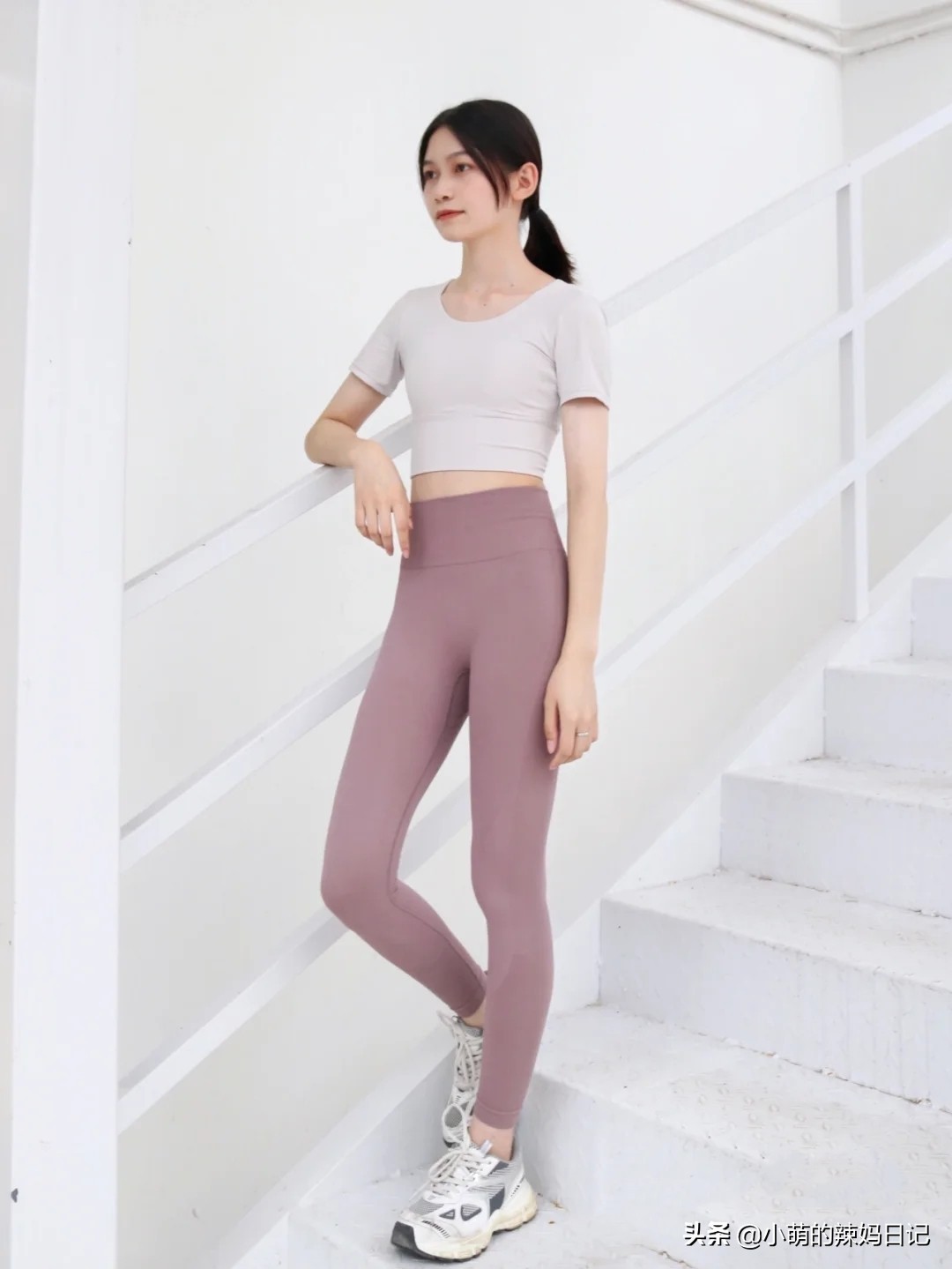 盘点那些时髦显瘦的瑜伽服穿搭,时髦大方的瑜伽穿搭展现