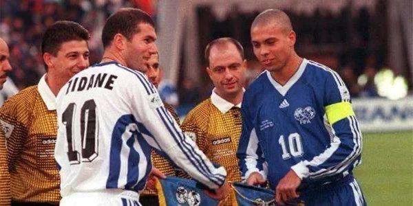 足坛各个时期顶尖球星,足坛各个年代领军人物