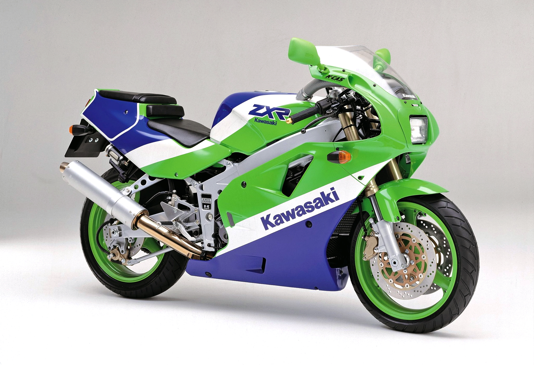 老照片:TT-F3赛车规格的KawasakiZXR-4